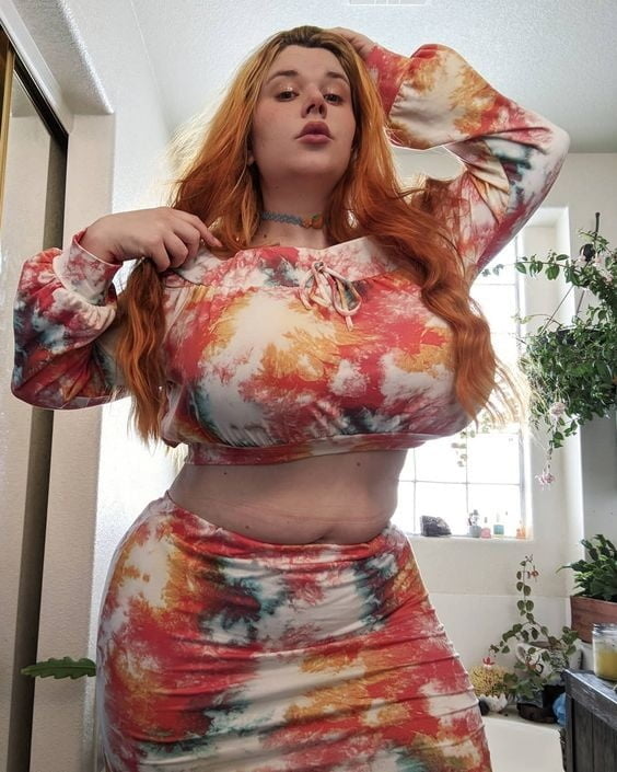 Sexy massive Titten Cosplay Mädchen Penny Unterbrust
 #105696987