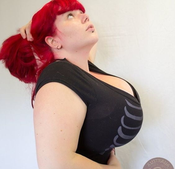 Sexy tette massicce cosplay ragazza penny underbust
 #105697352
