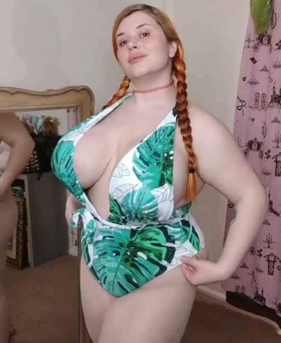 Sexy tette massicce cosplay ragazza penny underbust
 #105697436