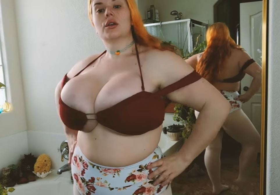 Sexy massive Titten Cosplay Mädchen Penny Unterbrust
 #105697457