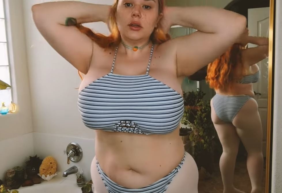Sexy massive Titten Cosplay Mädchen Penny Unterbrust
 #105697459