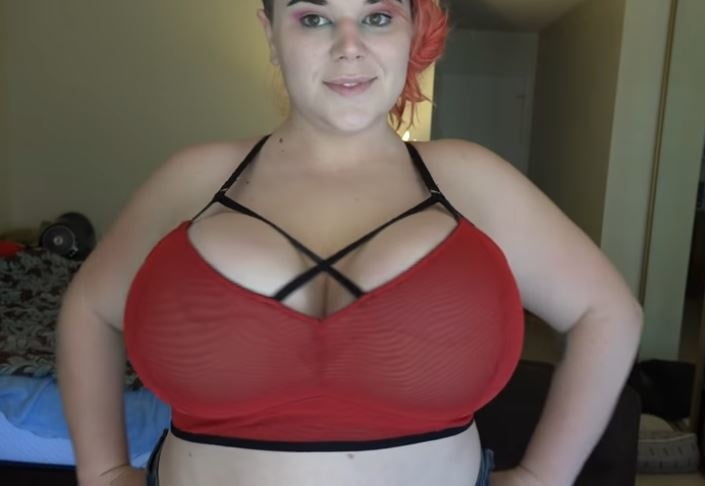 Sexy massive Titten Cosplay Mädchen Penny Unterbrust
 #105697753