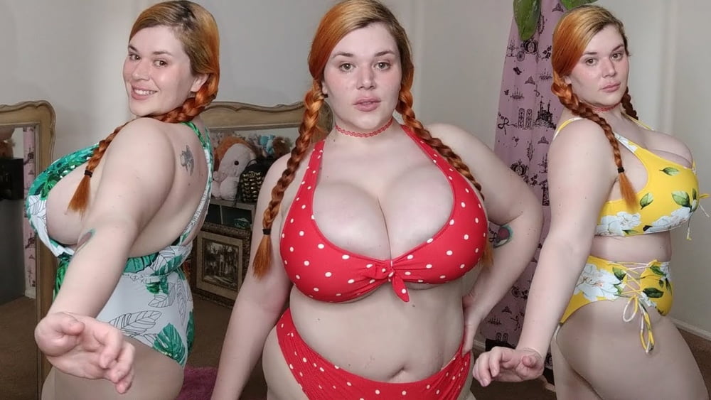 Sexy massive Titten Cosplay Mädchen Penny Unterbrust
 #105697756