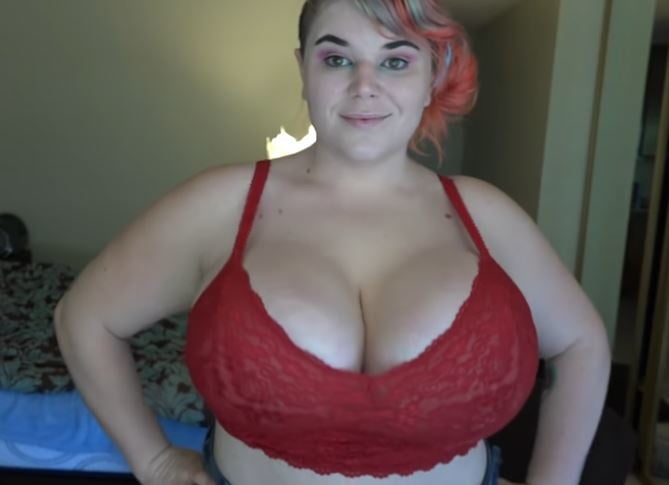 Sexy massive Titten Cosplay Mädchen Penny Unterbrust
 #105697764