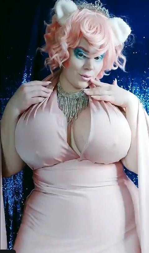 Sexy tette massicce cosplay ragazza penny underbust
 #105697799