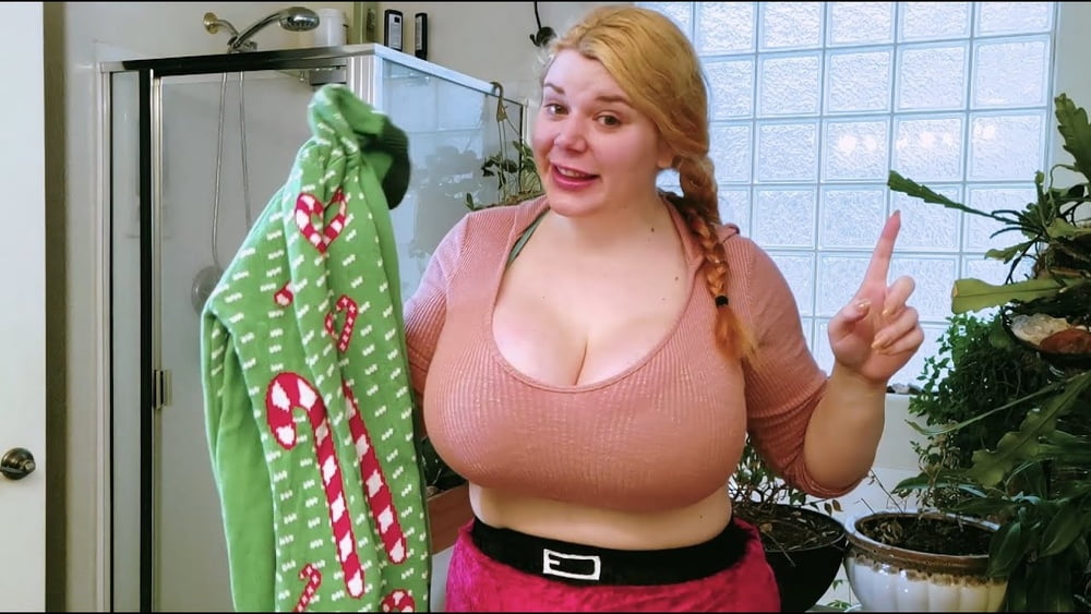 Sexy massive Titten Cosplay Mädchen Penny Unterbrust
 #105697823
