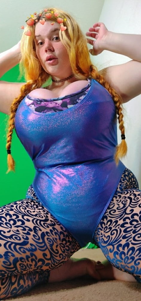 Sexy tette massicce cosplay ragazza penny underbust
 #105697854