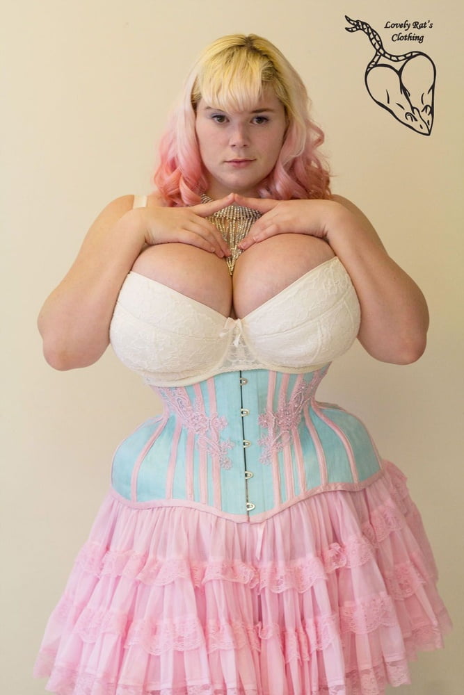 Sexy tette massicce cosplay ragazza penny underbust
 #105697925