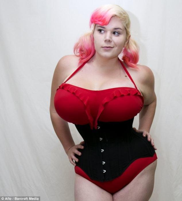 Sexy tette massicce cosplay ragazza penny underbust
 #105697929