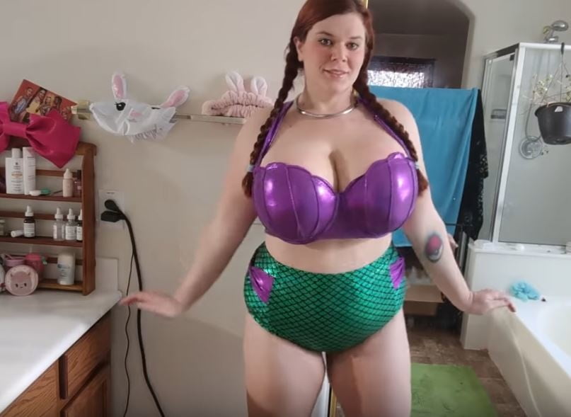 Sexy massive Titten Cosplay Mädchen Penny Unterbrust
 #105697997