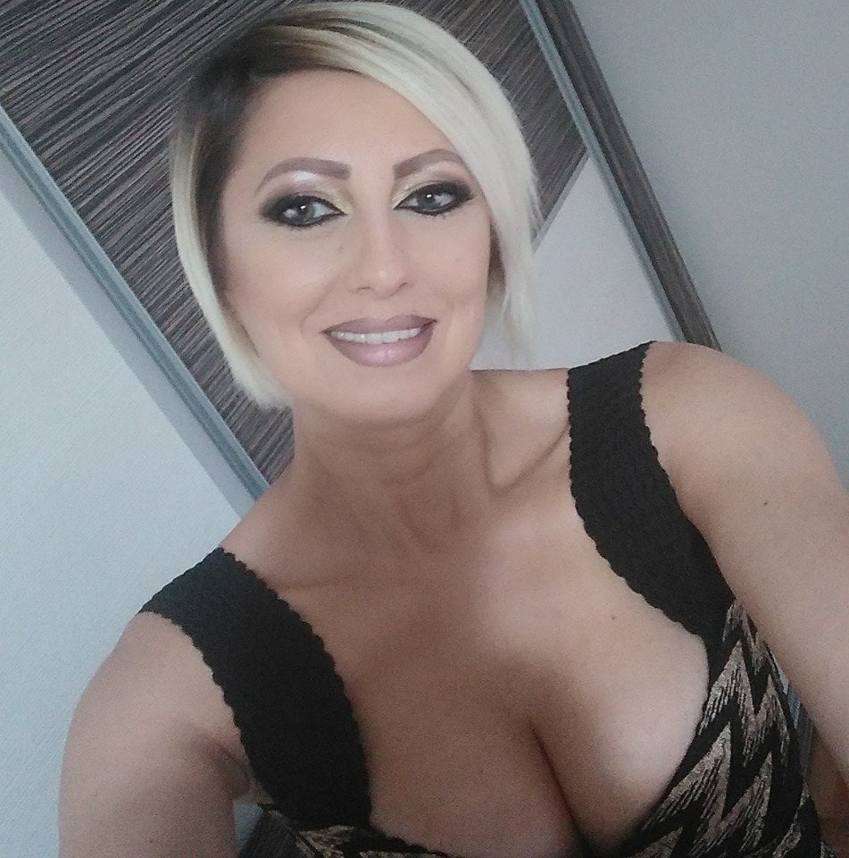 Kurzhaarige Milf Blondine
 #92804631