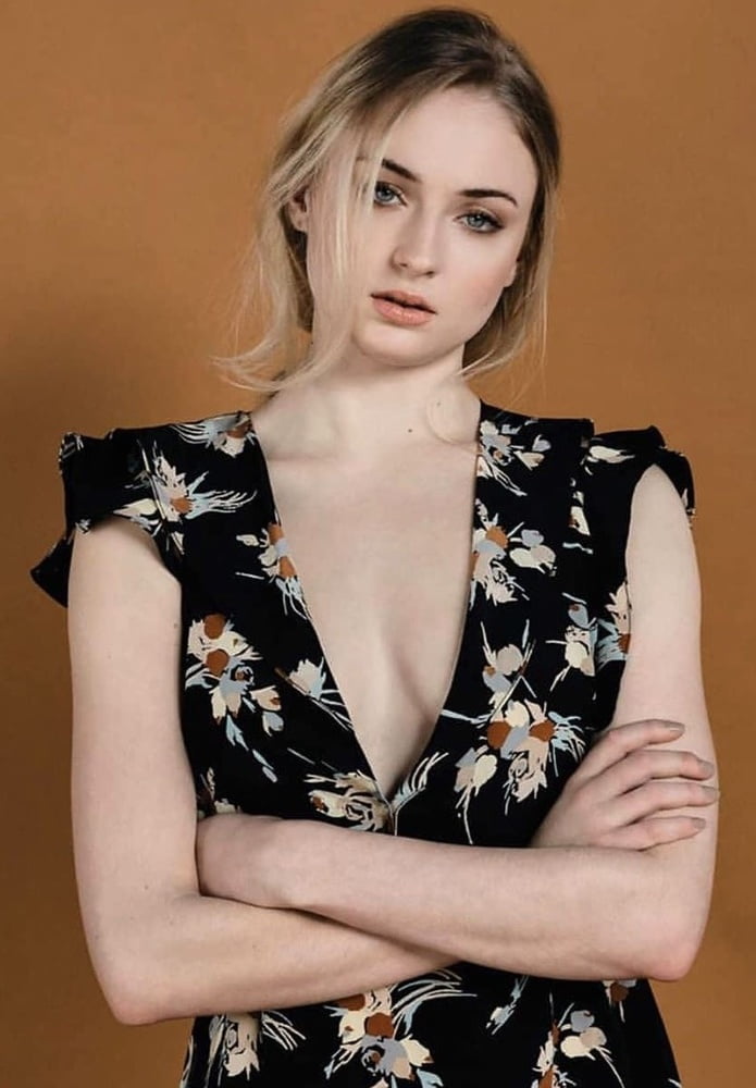 Sophie turner fotos
 #100812143