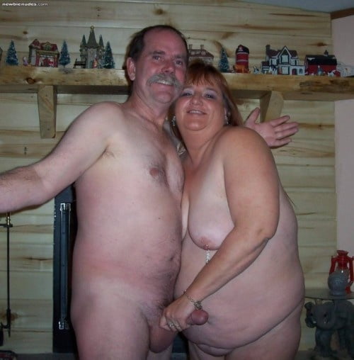 Ältere Nudistenpaare
 #98640434