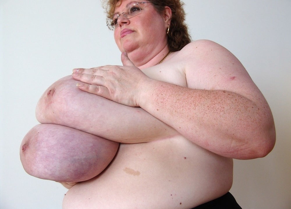 Estos pesados pechos caídos me intrigan
 #99309331