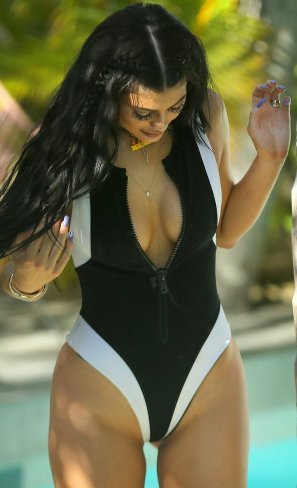 Kylie jenner
 #100307939