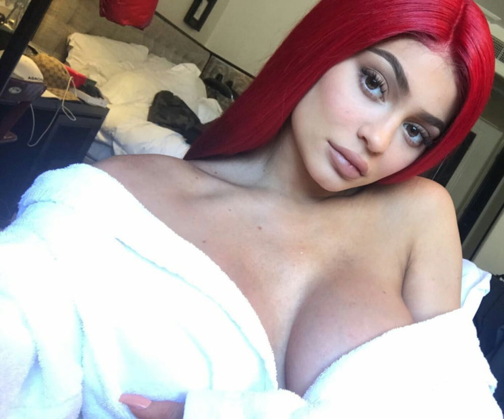 Kylie jenner
 #100308185