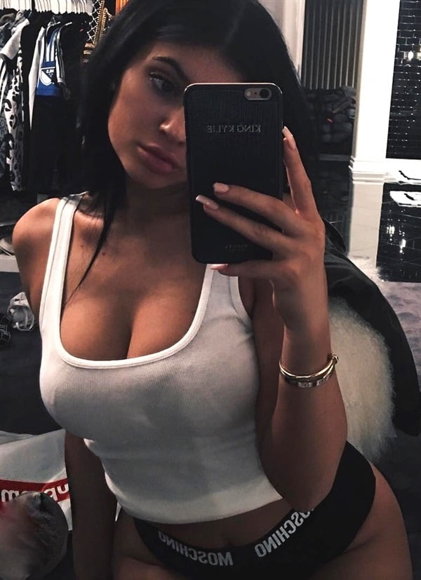 Kylie jenner
 #100308367