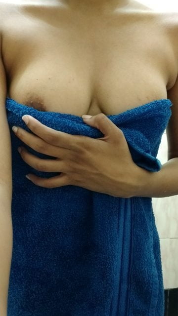 お風呂上がりのスリランカ人女性
 #98089848