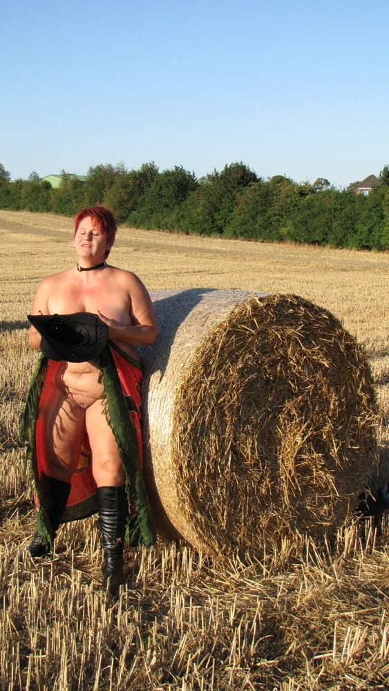 Anna naked on straw bales ... #93011901