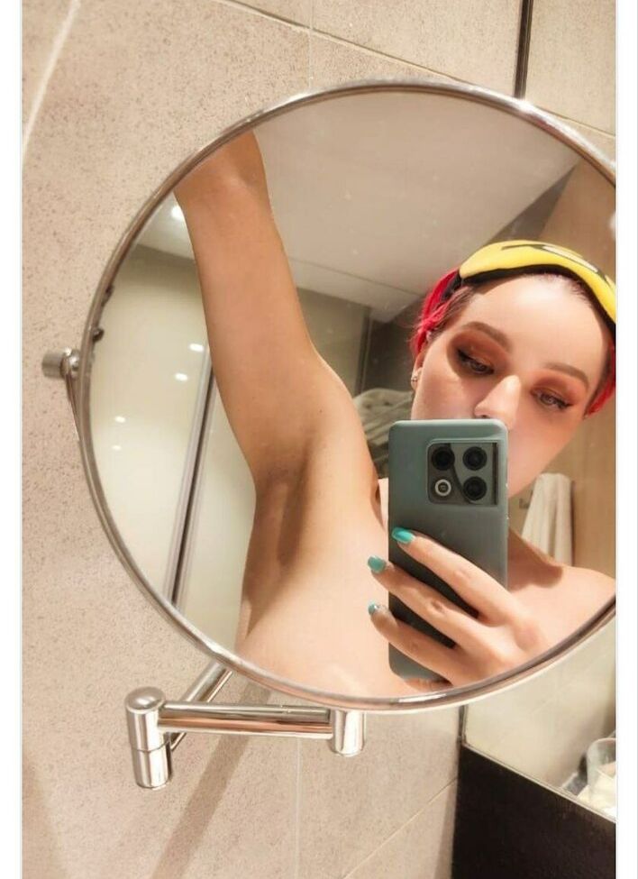 Olly Esse desnuda #108117801