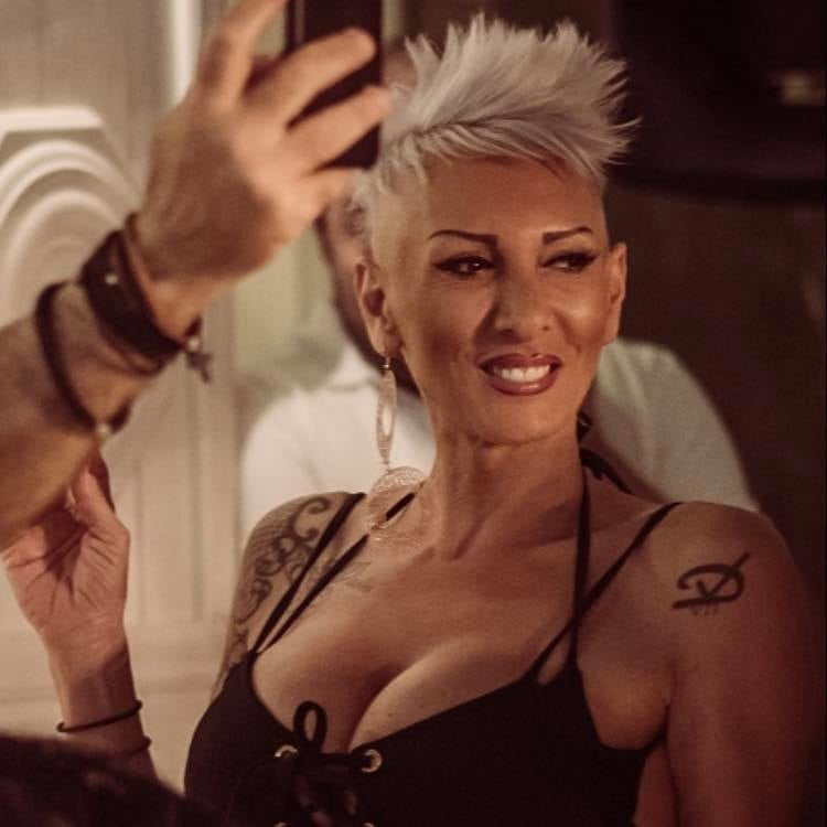 Zona de tatuajes y pin up.
 #90900478