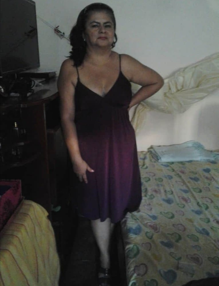 Abuela sexy con lindas piernas
 #90001424