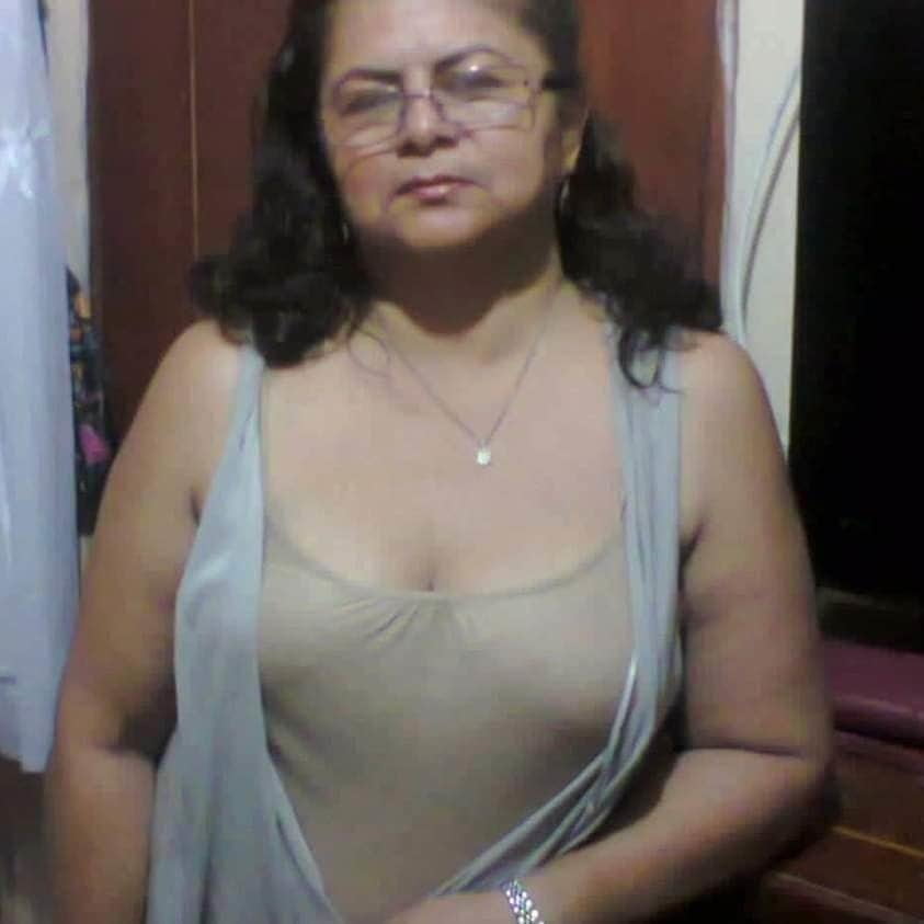 Abuela sexy con lindas piernas
 #90001434
