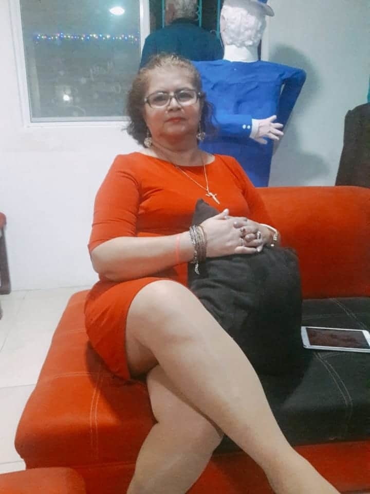 Abuela sexy con lindas piernas
 #90001440