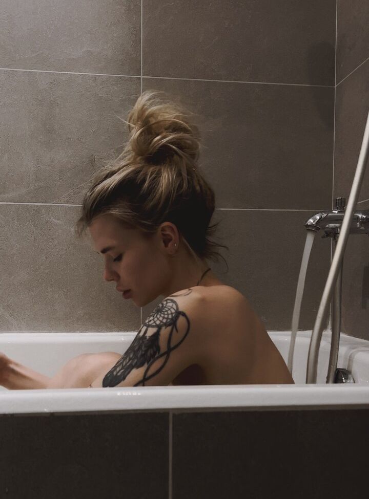 Sorabi desnuda #108133045