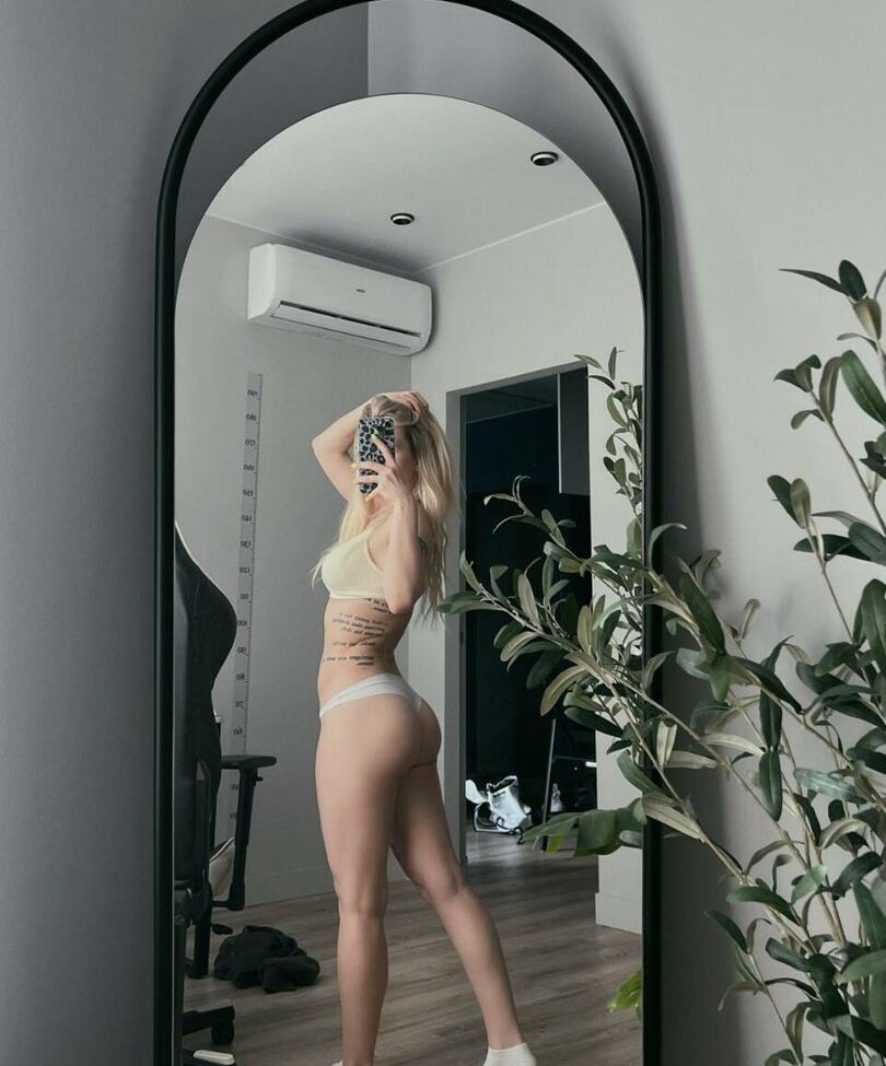 Sorabi desnuda #108133222