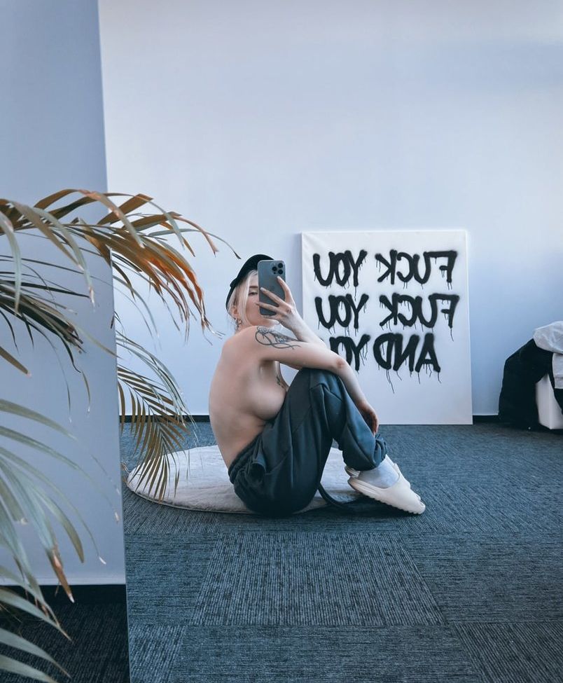 Sorabi desnuda #108133285