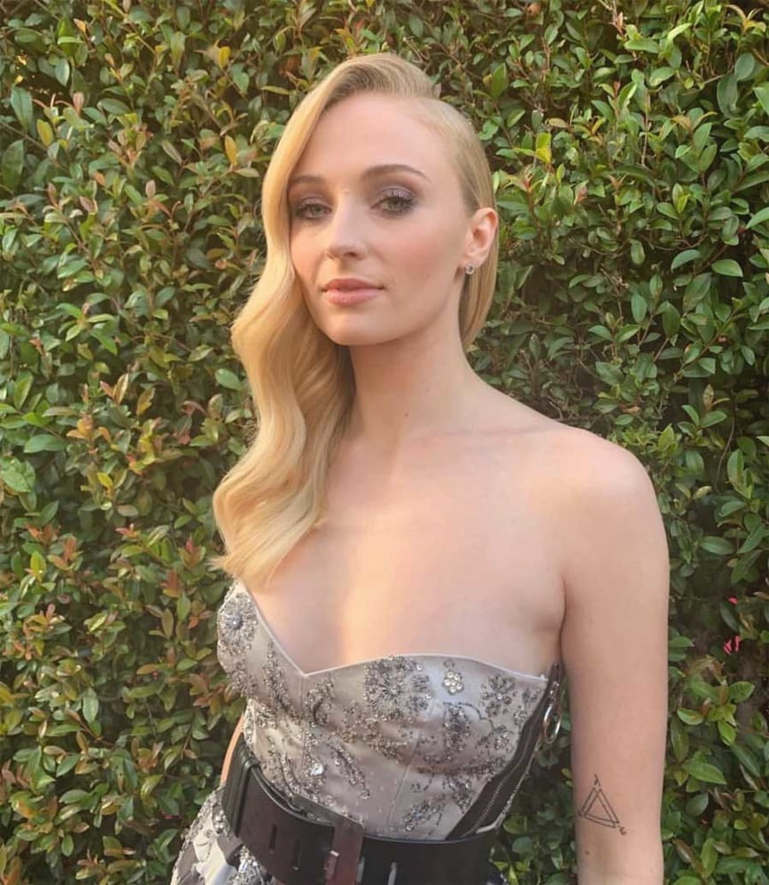 Obsesionado con sophie turner
 #96830921