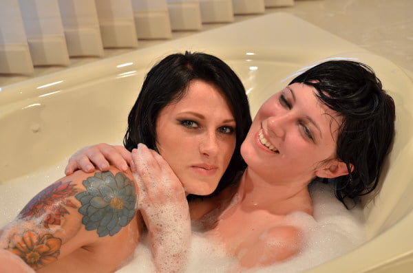 Two Hotties in the Bath #101367901