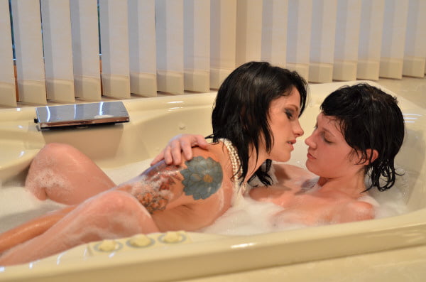 Two Hotties in the Bath #101367921