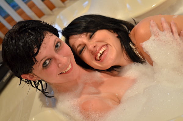 Two Hotties in the Bath #101368004