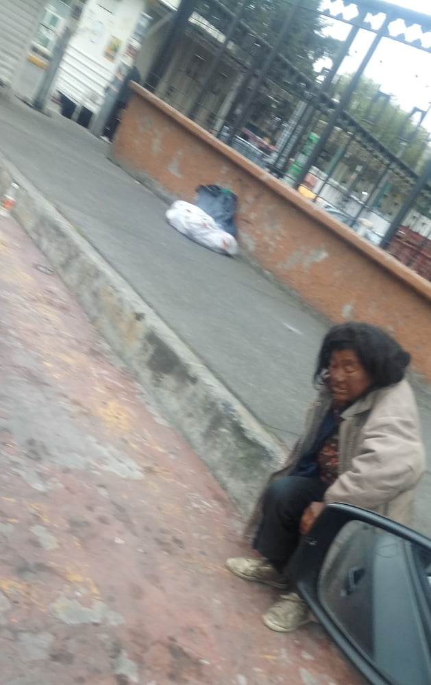 Homeless mostrando sus tetas desinfladas
 #103821409