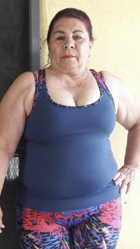 Oma gekleidet 16
 #98121842