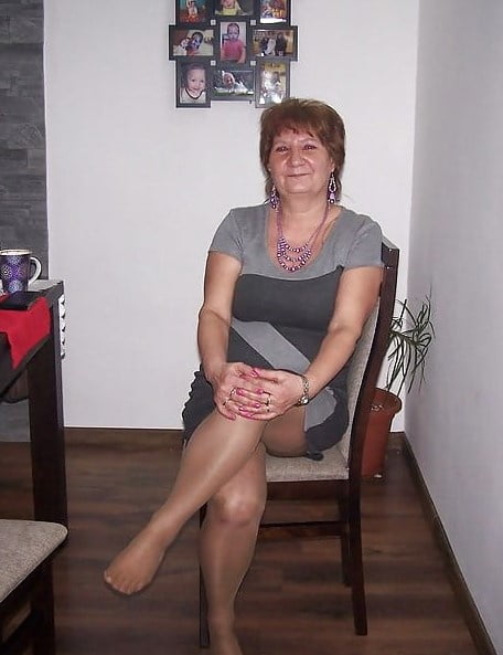 Oma gekleidet 16
 #98121859