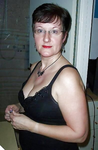 Oma gekleidet 16
 #98121863