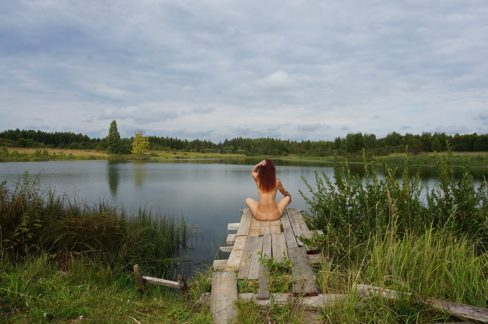 池の近く
 #96669051