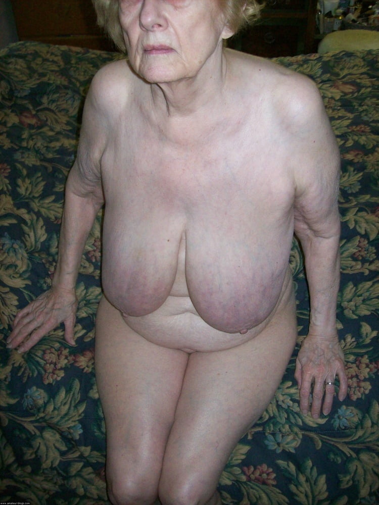 Schöne sehr alte riesige titted Oma
 #80532607