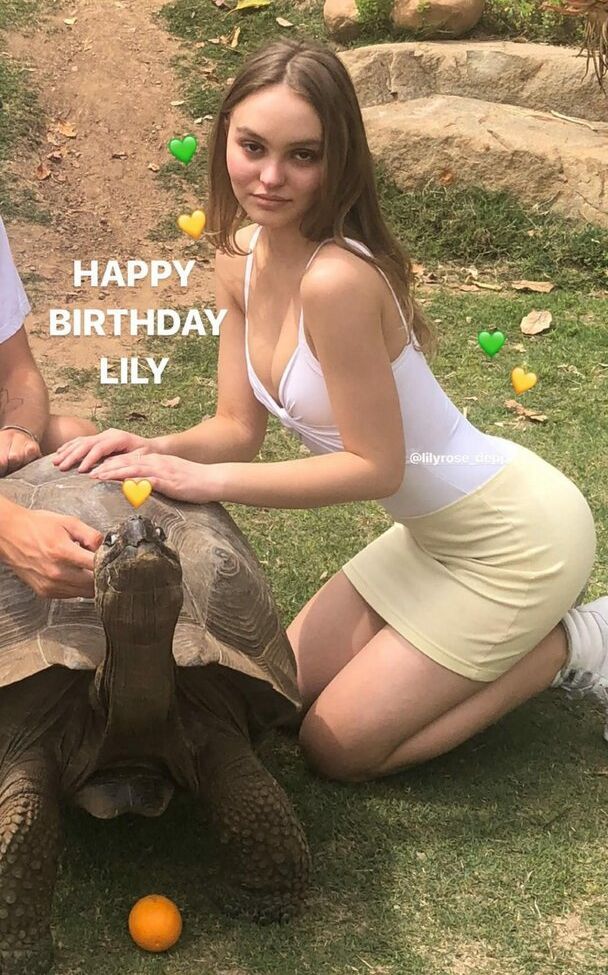 Lily-Rose Depp nude #108412025