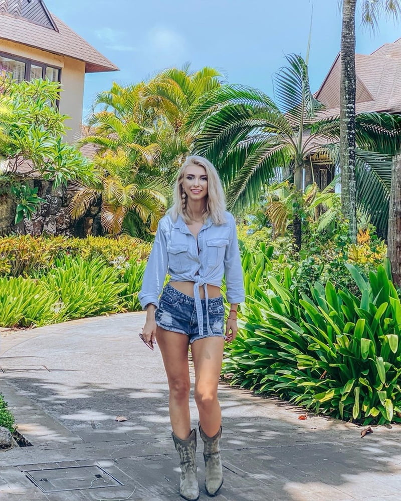 andreea balan #93489956