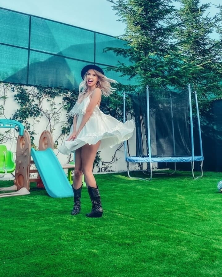 andreea balan #93490046