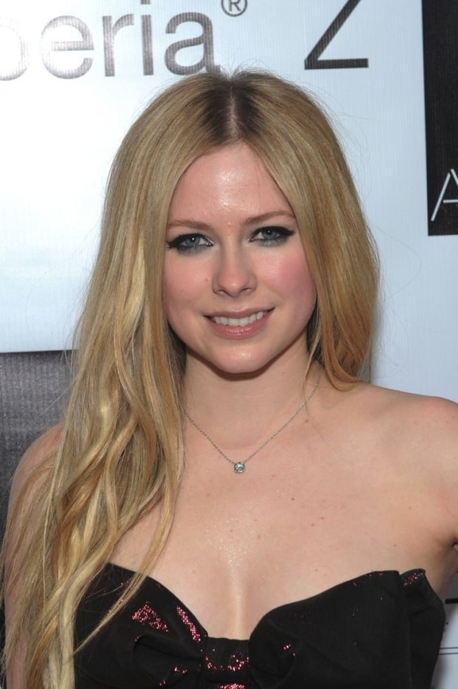 Avril Lavigne #92523958