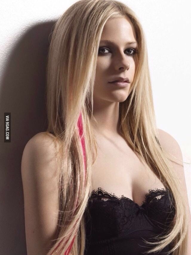 Avril Lavigne #92523964