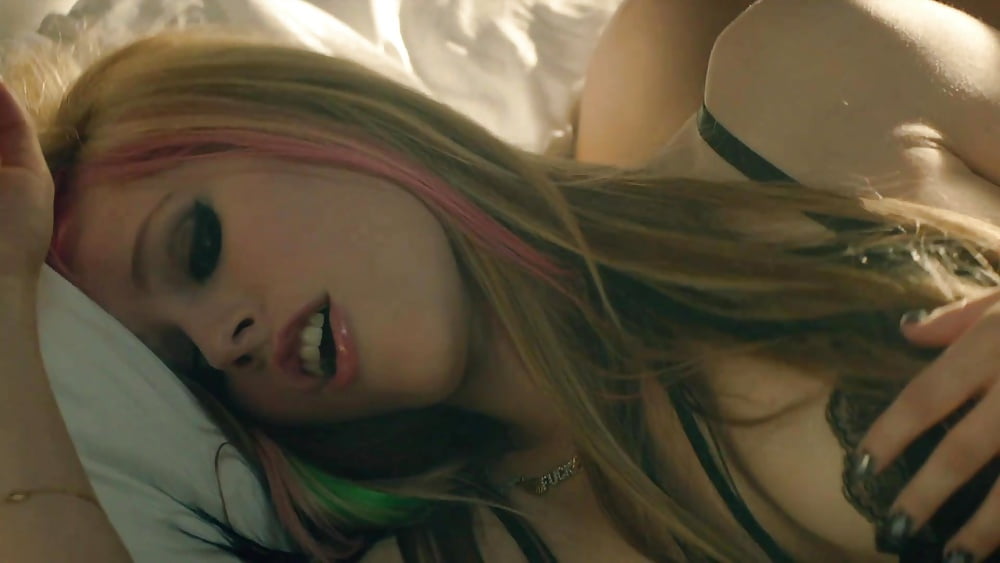 Avril Lavigne #92524110