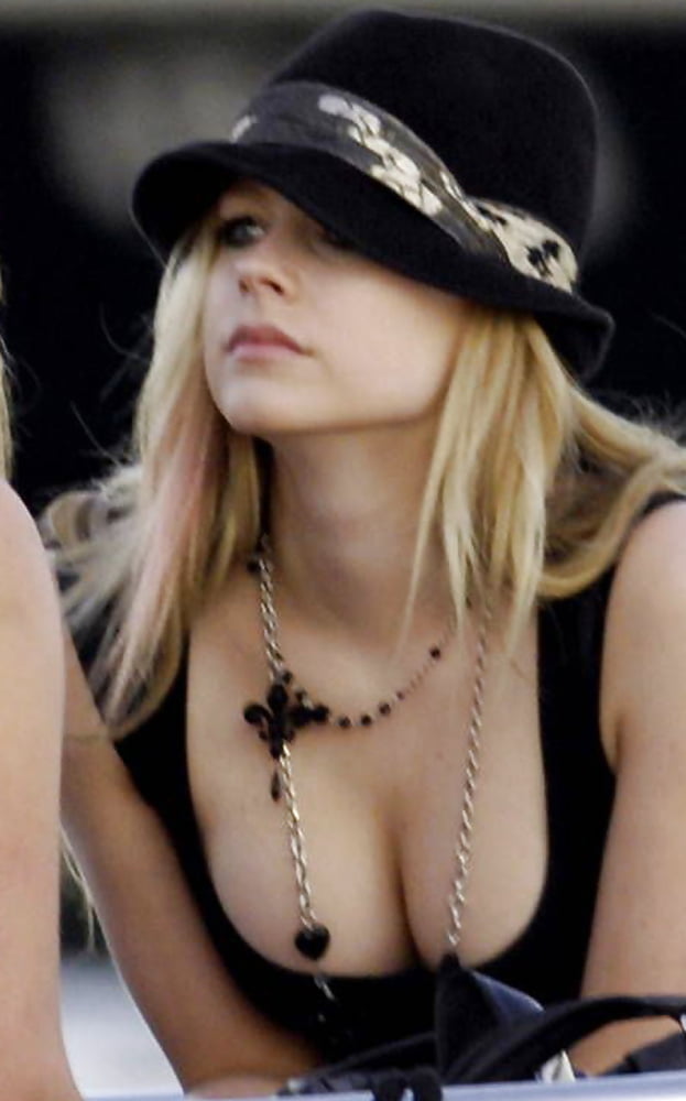 Avril Lavigne #92524170
