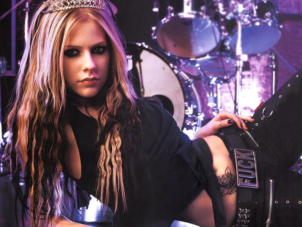 Avril Lavigne #92524182