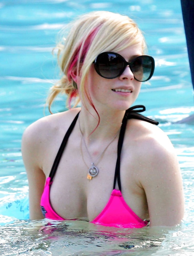 Avril Lavigne #92524194